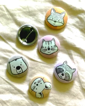 Kleine Buttons mit verschiedenen Tiermotiven