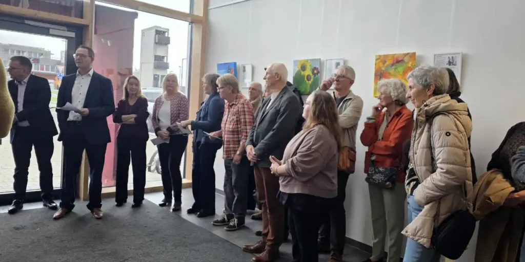 Viele Besucher bei der Vernissage